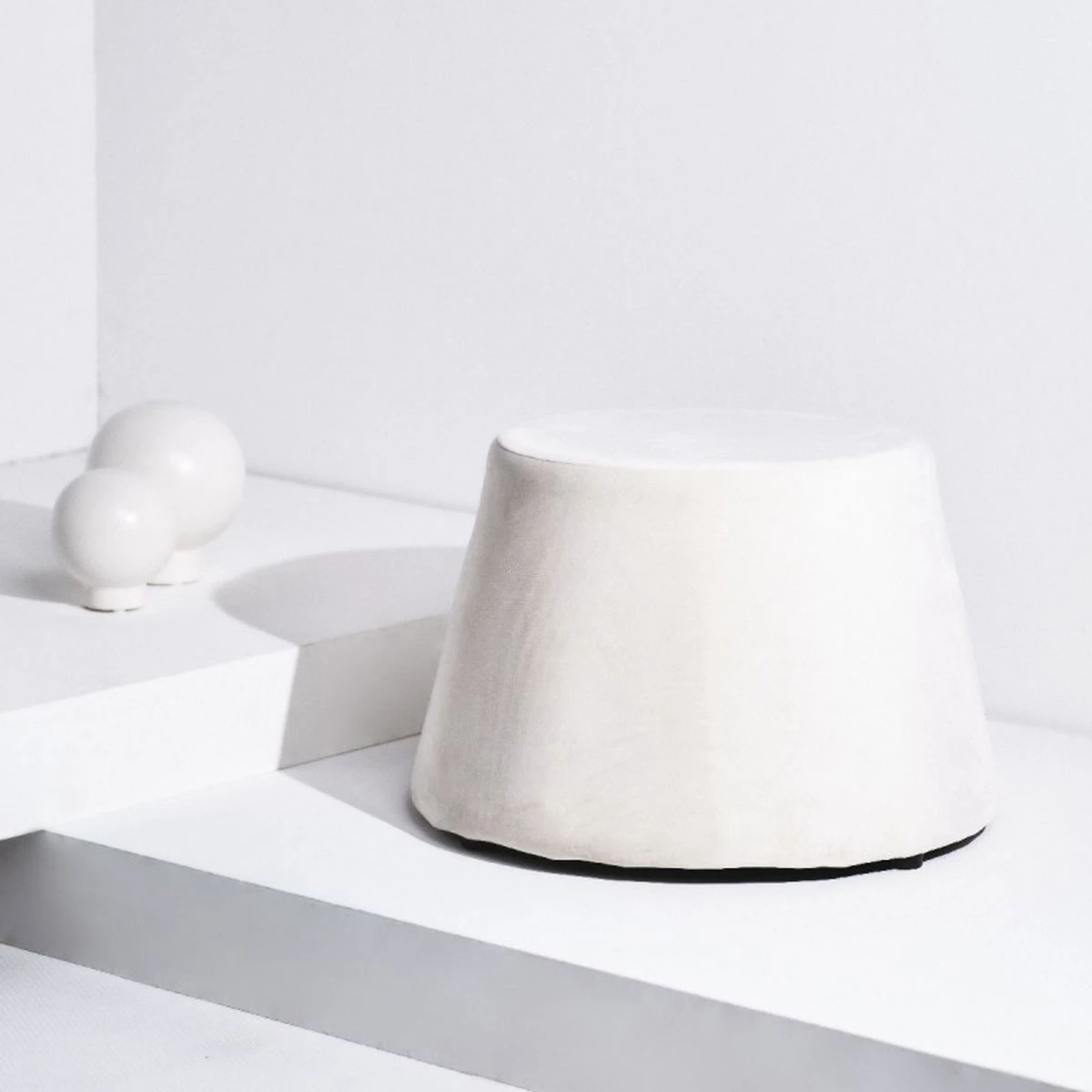 Pouf Stockholm En Velours Couleur Craie 31.5 X 34 X 46.5 Cm – Image 2