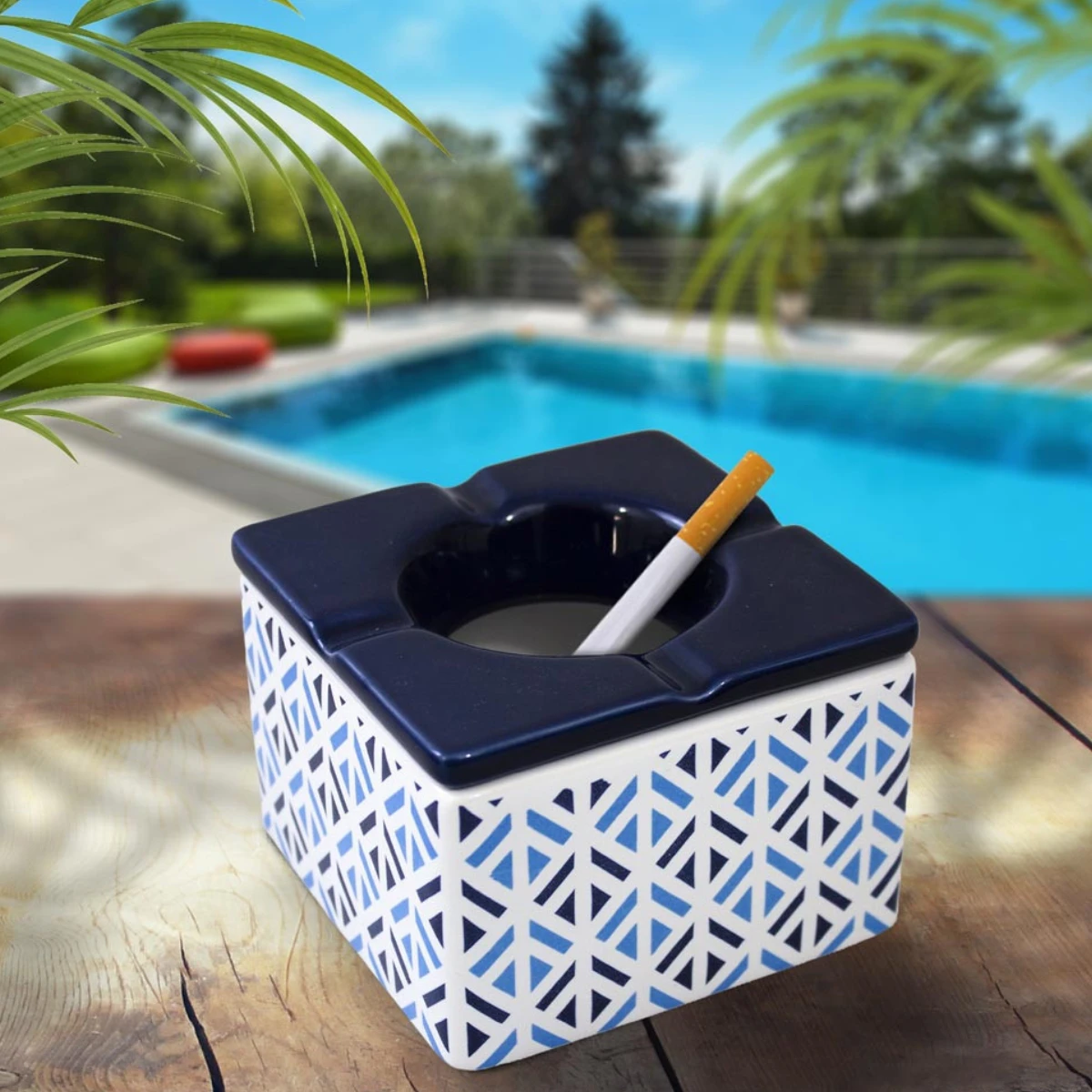 Cendrier Marocain Blanc Et Bleu En Céramique