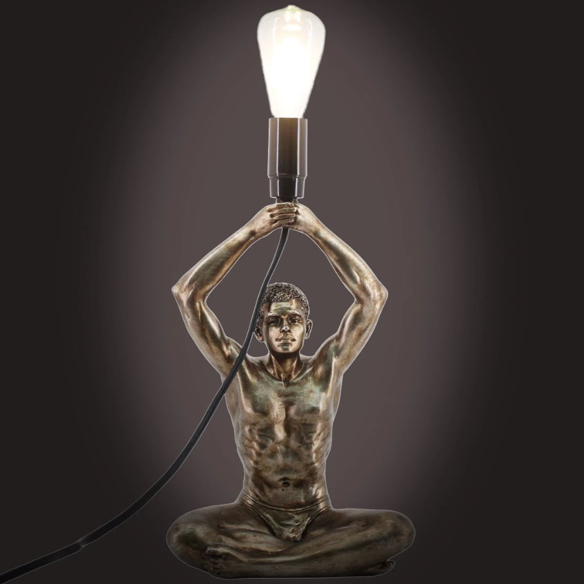Lampe Homme Aspect Bronze En Résine 30 Cm