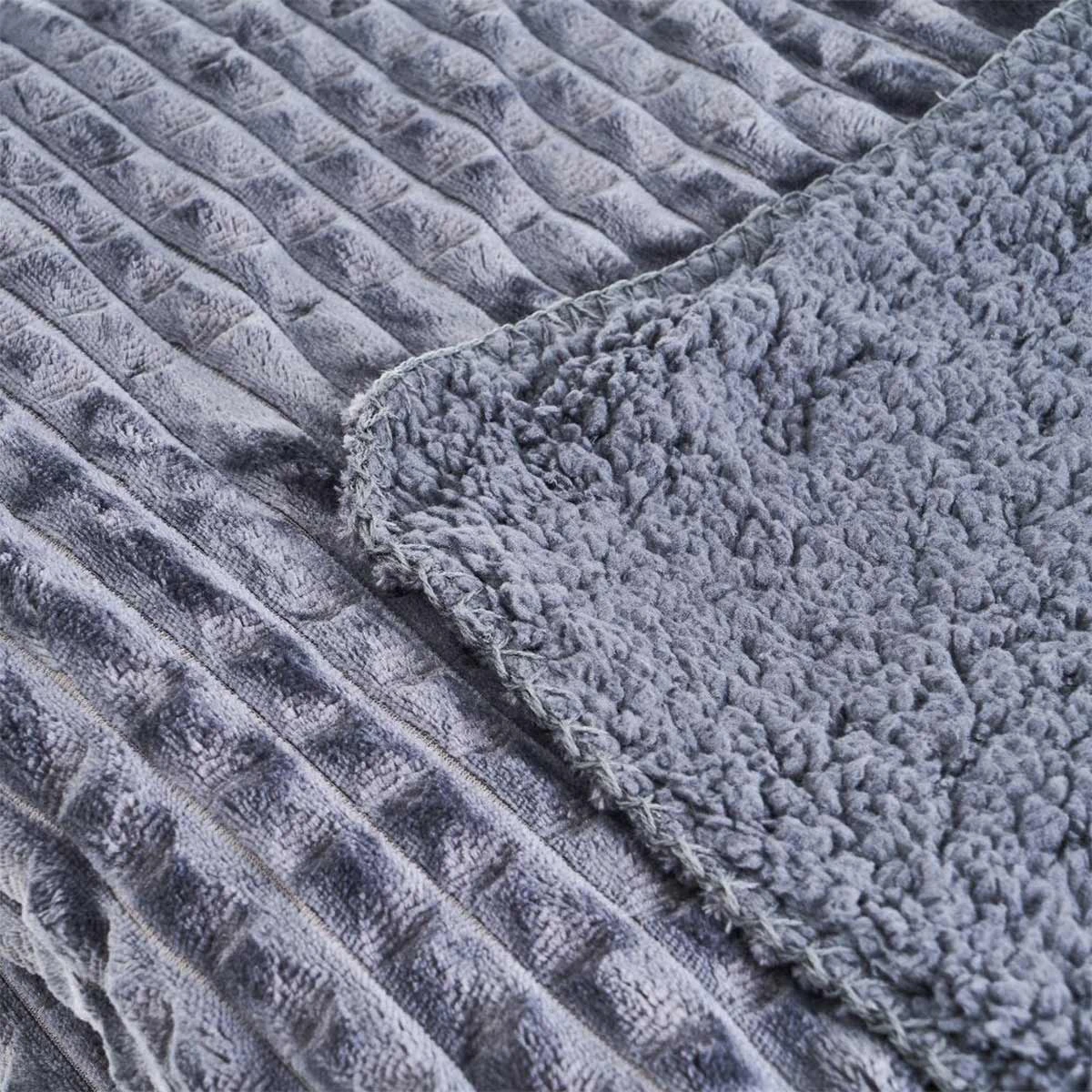 Plaid En Velours Côtelé Sherpa Gris 125 X 150 Cm – Image 4