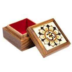 Petite Boite à Bijoux En Bois - OM